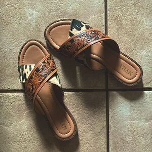 Cowhide & Tooled Leather Sandals, size 10